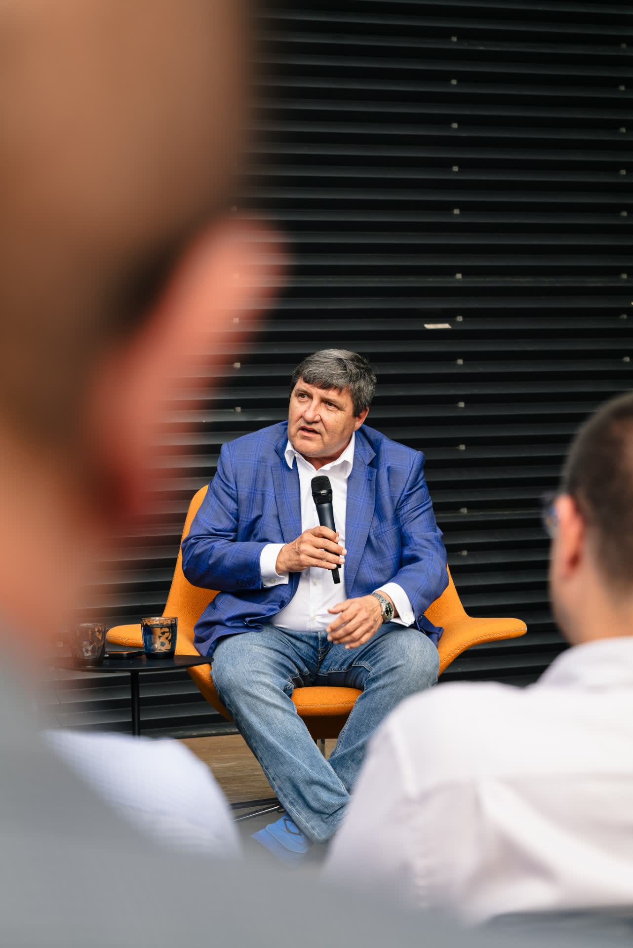Panelová diskuze na střešní terase